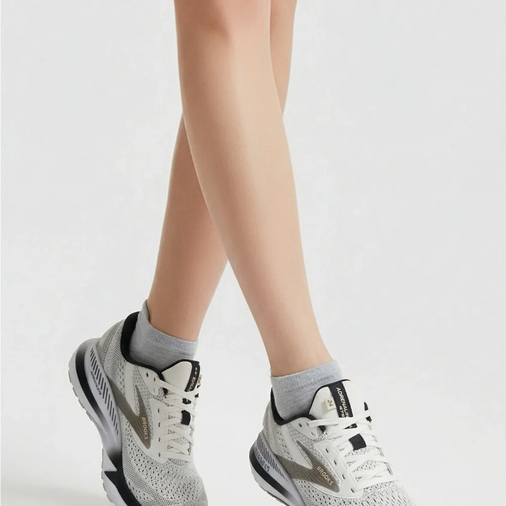 Brand New Brooks Adrenaline GTS 24 in the box. Women's size 9 🔥🔥supreme comfort - Picture 15 of 15